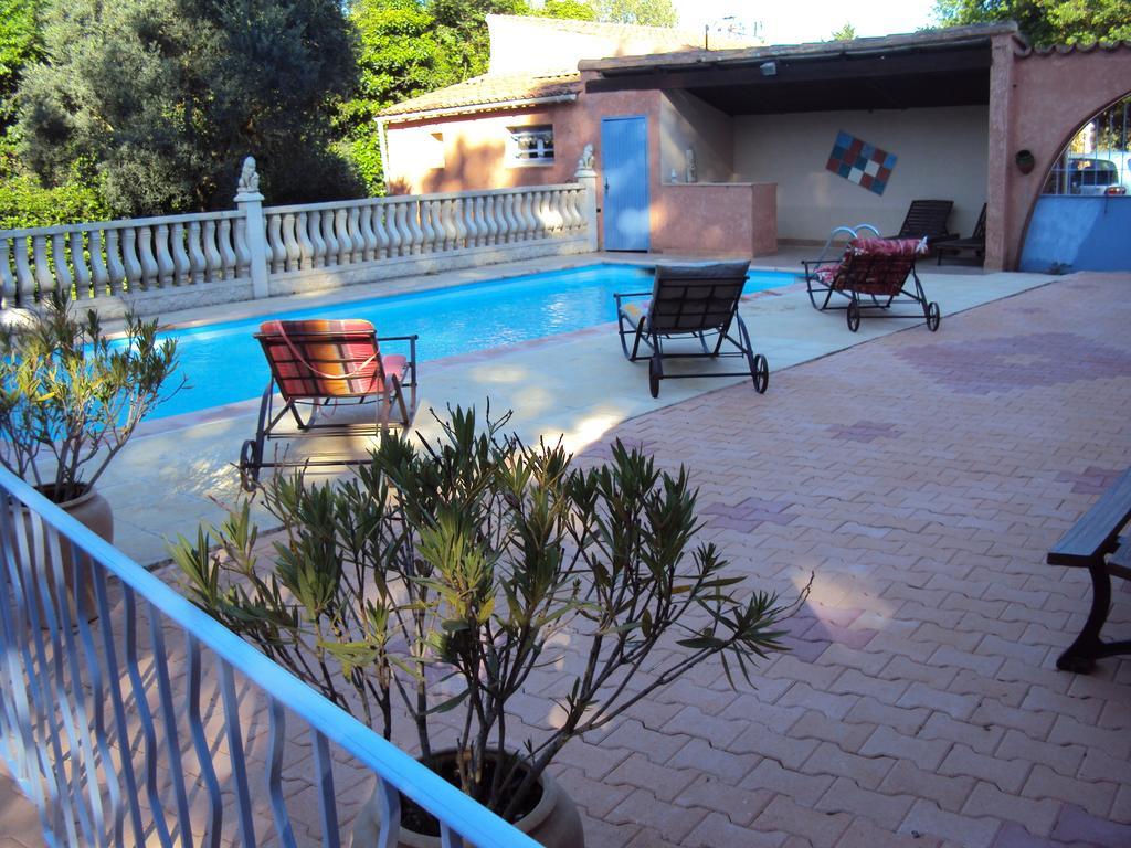 Hotel La Douloire Pernes-les-Fontaines Esterno foto