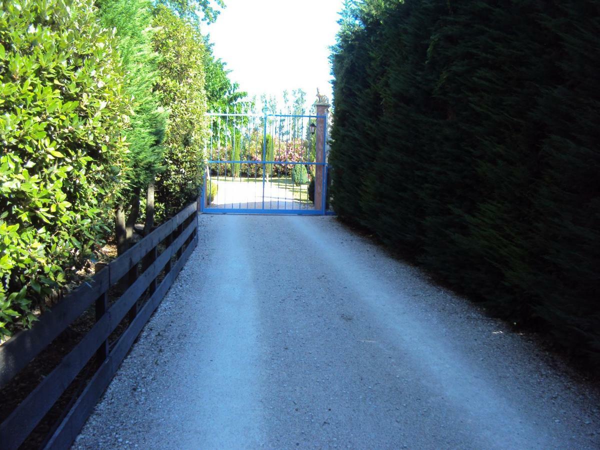 Hotel La Douloire Pernes-les-Fontaines Esterno foto