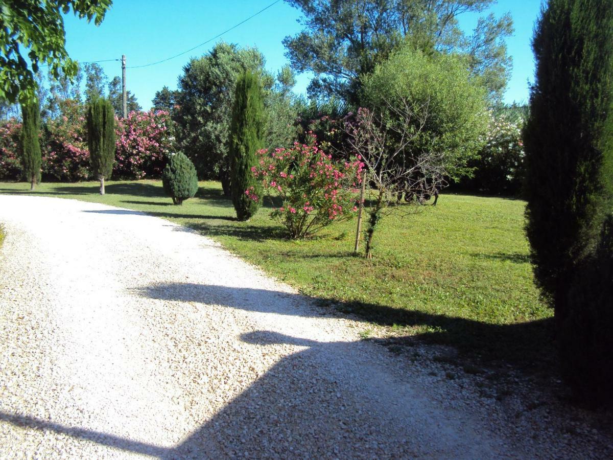 Hotel La Douloire Pernes-les-Fontaines Esterno foto
